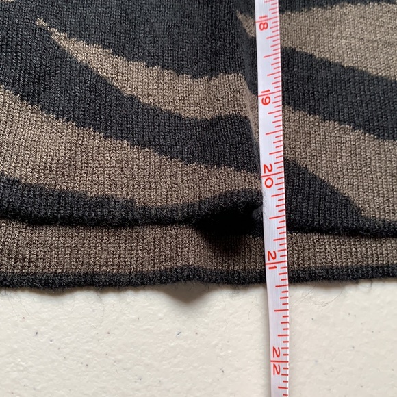 ANTHROPOLOGIE KASIA knit hoodie slightly cropped zebra print super soft - Picture 11 of 11